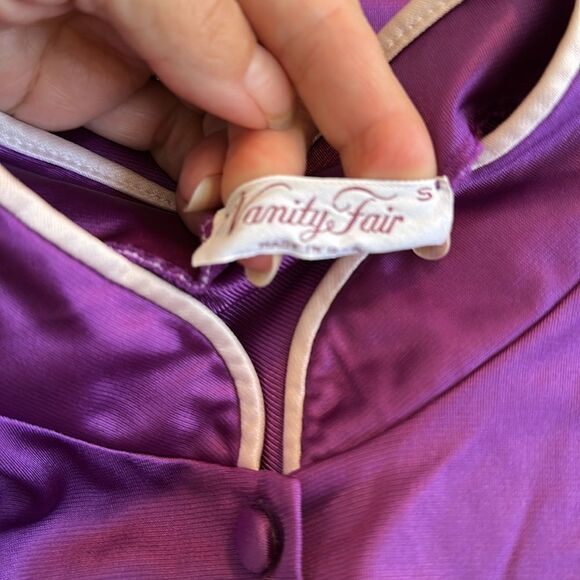 Vintage Vanity Fair purple nylon long button front short sleeve collarless robe - Picture 9 of 9